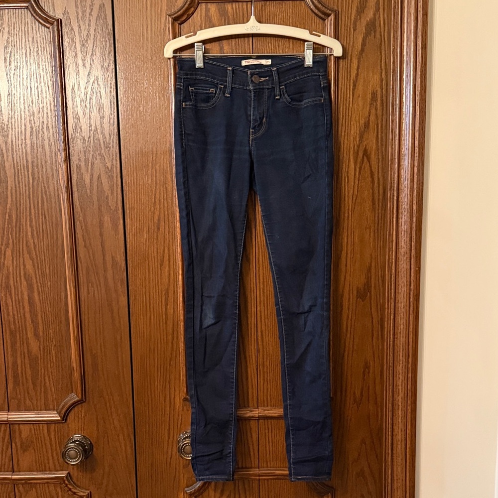 Levi’s Dark Blue Women's 710 Super Skinny Jeans size 25